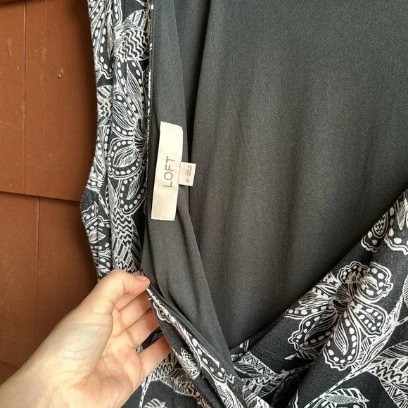 LOFT Gray/White Midi Dress with open back- Size Medium - Picture 3 of 4